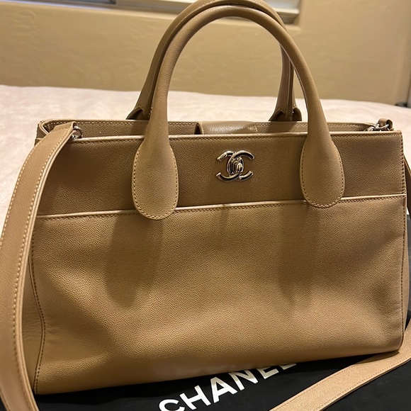 Chanel executive bag - Picture 2 of 12